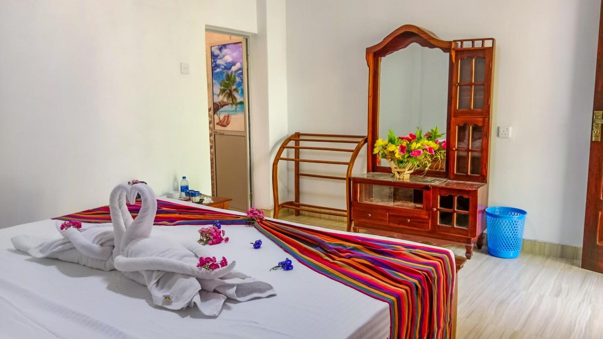 Gimhana Homestay Сигирия Экстерьер фото
